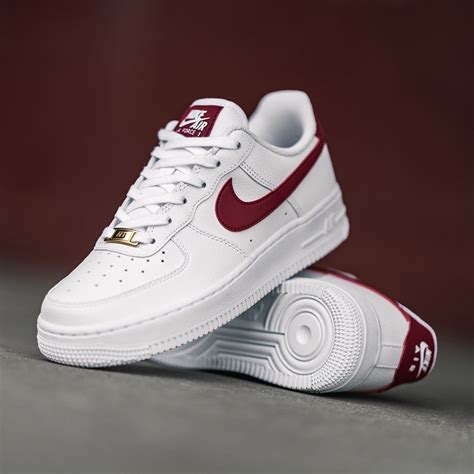 weiße nike schuhe mit rot und blau|nike air force 1 in weiß.